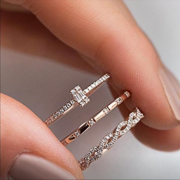 💥 NWOT Gold Set Of Rings 💥 - Picture 2 of 3